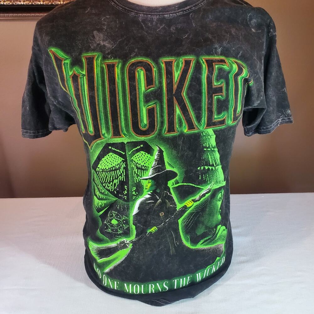 Hot Topic Wicked Musical Graphic Tee Shirt Mens Medium M Black Green NWT